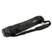 Es una bolsa de nylon con cierre y tapas de cuero que incorpora una espuma de células cerradas e interior acolchado. La funda está diseñada para transportar y proteger su trípode. Contiene una tira pa...